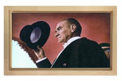 Atatürk Şapkasıyla Tablosu Naturel Ahşap - 45x30