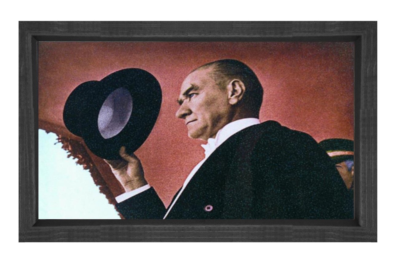 Atatürk Şapkasıyla Tablosu Siyah Ahşap - 100x150