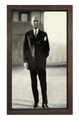 Atatürk Takım Elbiseyle Tablosu Kahverengi Ahşap - 40x60