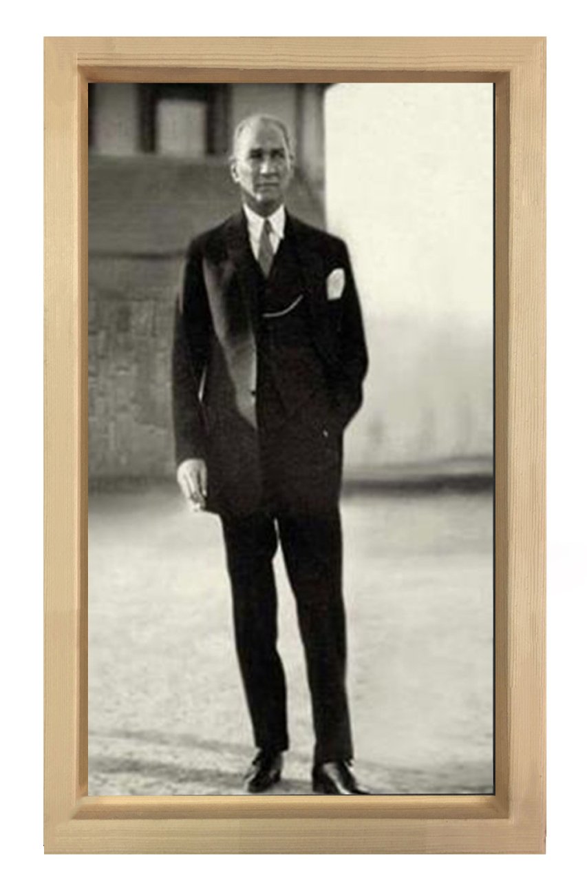 Atatürk Takım Elbiseyle Tablosu Naturel Ahşap - 45x30