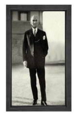 Atatürk Takım Elbiseyle Tablosu Siyah Ahşap - 50x90