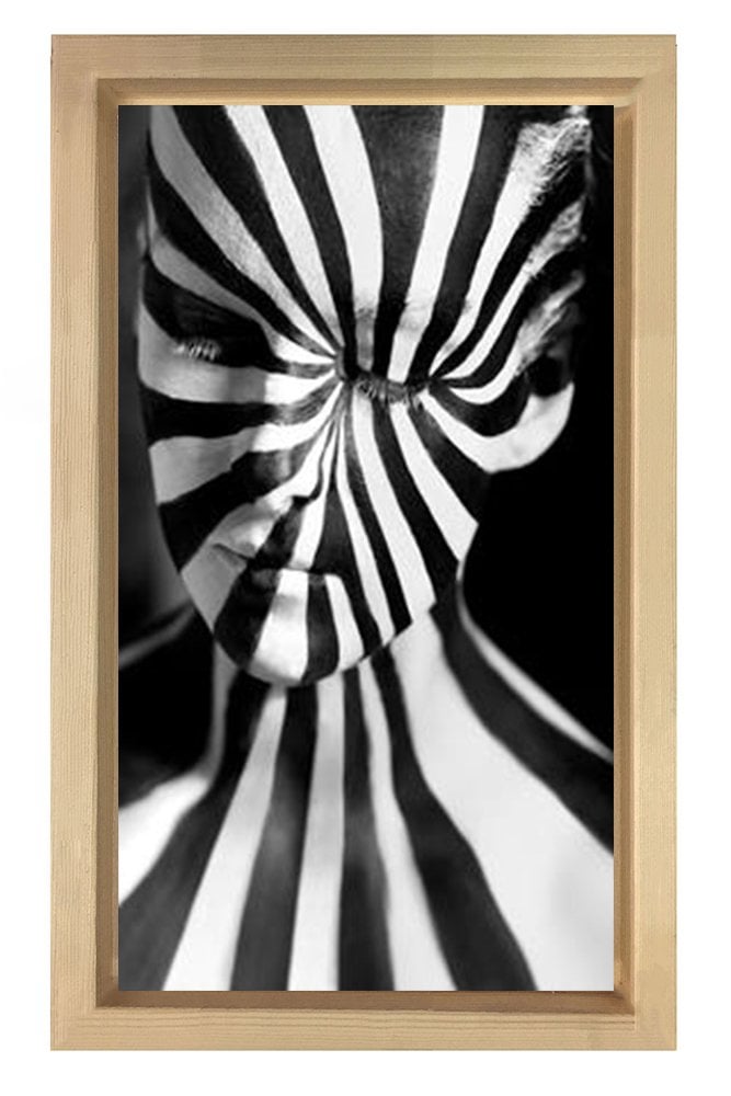 Siyah Beyaz  Adam Tablosu Naturel Ahşap Çerçeve - 50x70