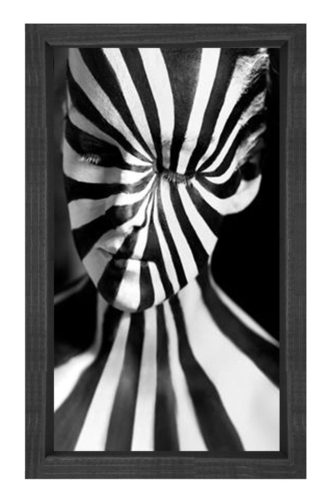 Siyah Beyaz  Adam Tablosu Siyah Ahşap Çerçeve - 50x70