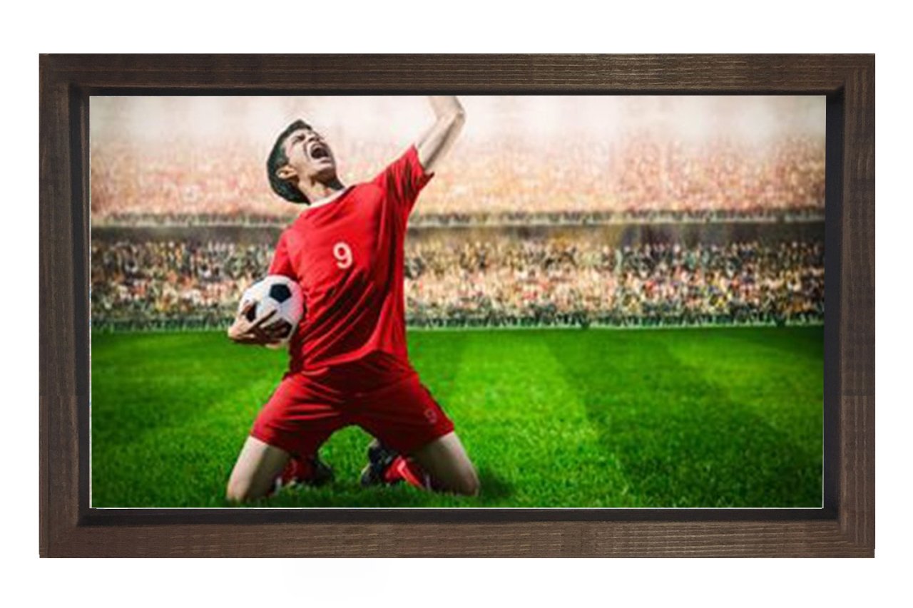 Futbolcu Sevinirken Tablosu Kahverengi Ahşap Çerçeve - 70x100