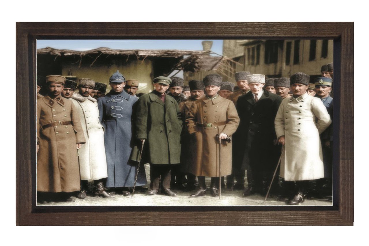 Atatürk Kurmarlarıyla Tablosu Kahverengi Ahşap - 100x150