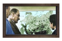 Atatürk ve Harita Tablosu Kahverengi Ahşap - 50x70