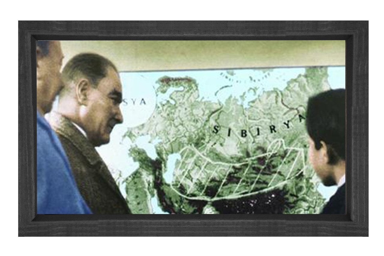 Atatürk ve Harita Tablosu Siyah Ahşap - 70x100