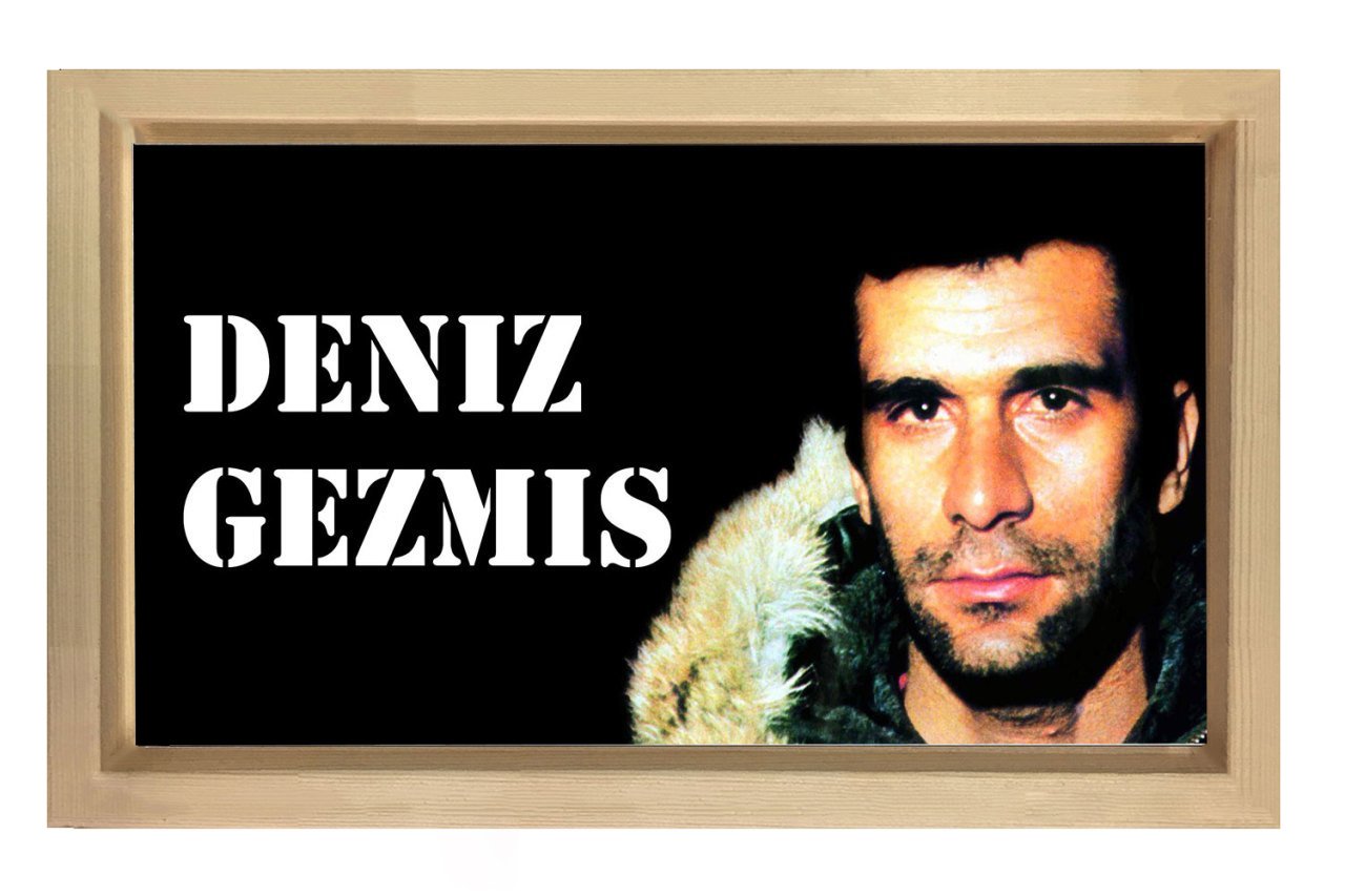 Deniz Gezmiş Tablosu Naturel Ahşap Çerçeve - 100x150