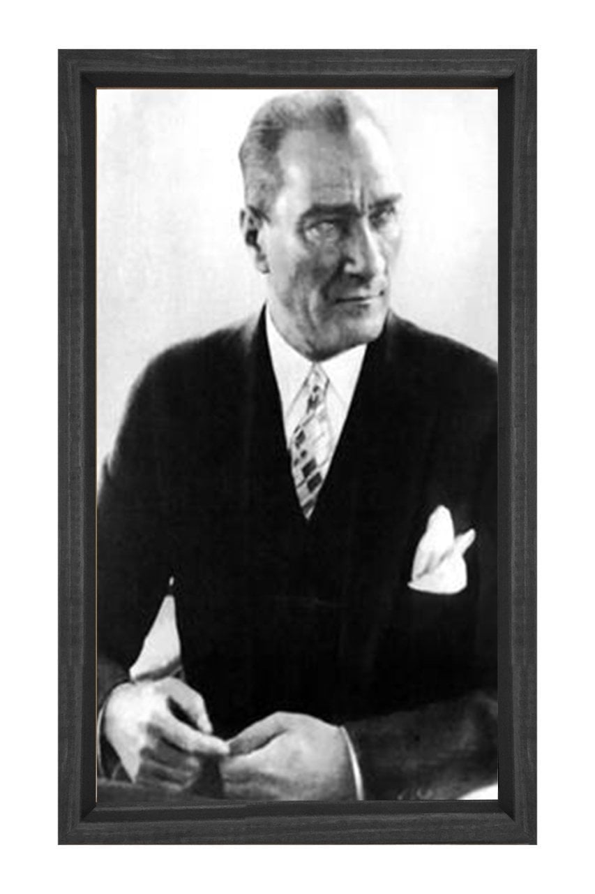 Atatürk Tesbih Çekerken Tablosu