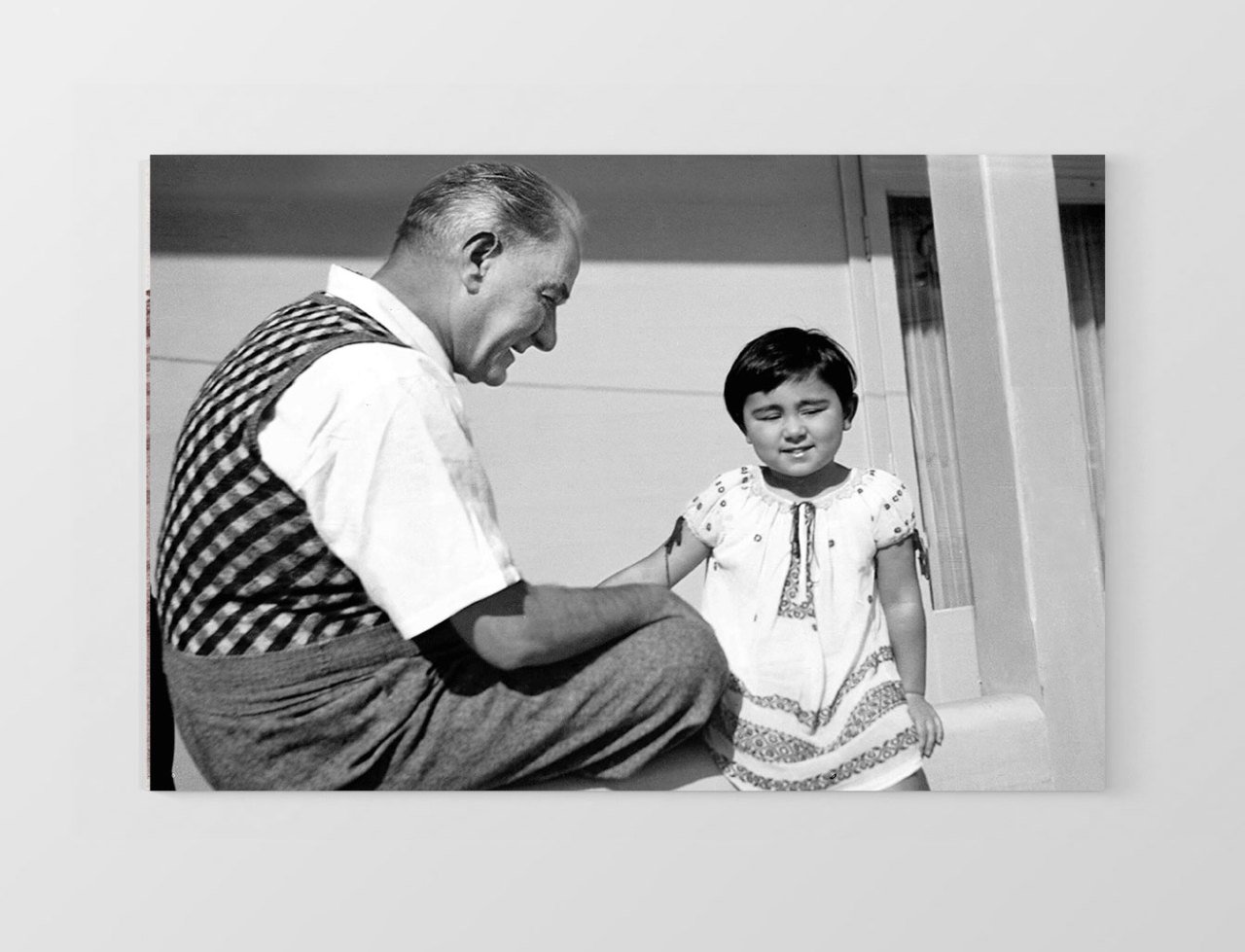 Atatürk ve manevi kızı Ülkü Tablosu Çerçevesiz - 100x200
