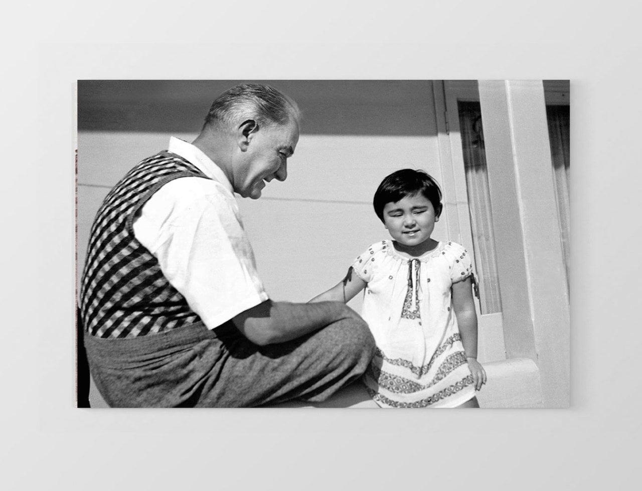 Atatürk ve manevi kızı Ülkü Tablosu Çerçevesiz - 45x30