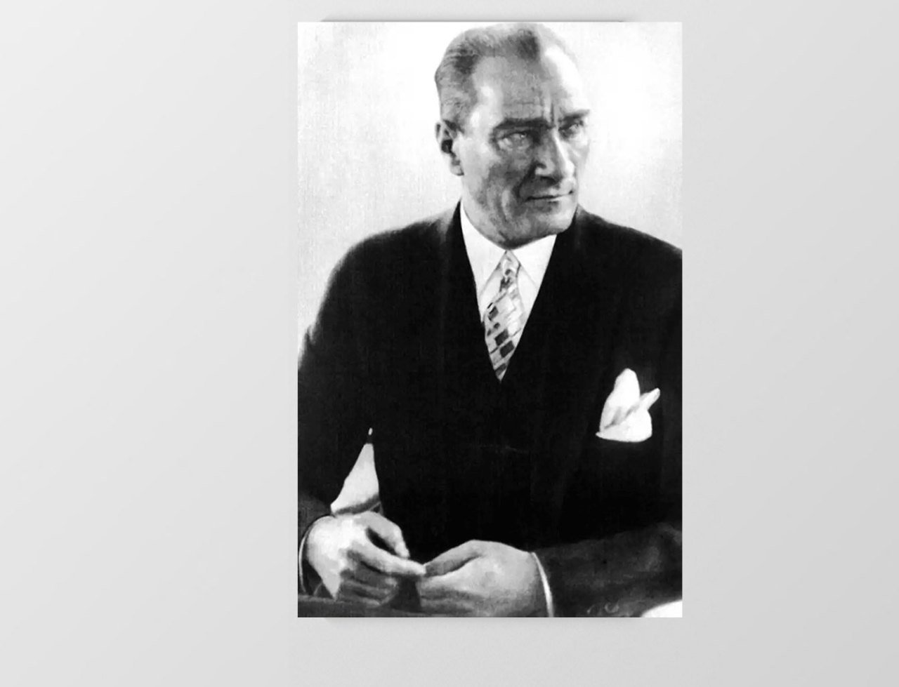 Atatürk Tesbih Çekerken Tablosu Çerçevesiz - 100x200