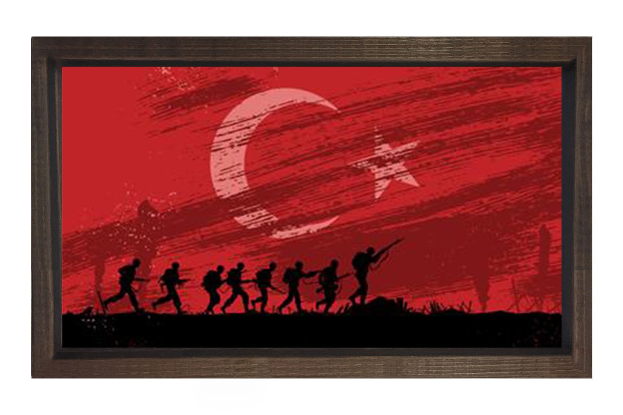 Türk Bayrağı ve Türk Askerleri Tablosu Kahverengi Ahşap - 45x30