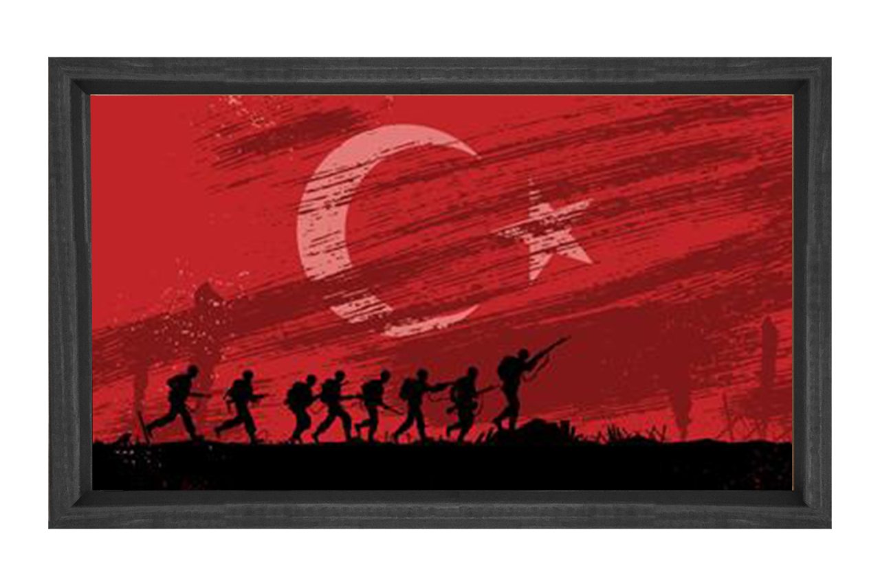 Türk Bayrağı ve Türk Askerleri Tablosu Siyah Ahşap - 50x70