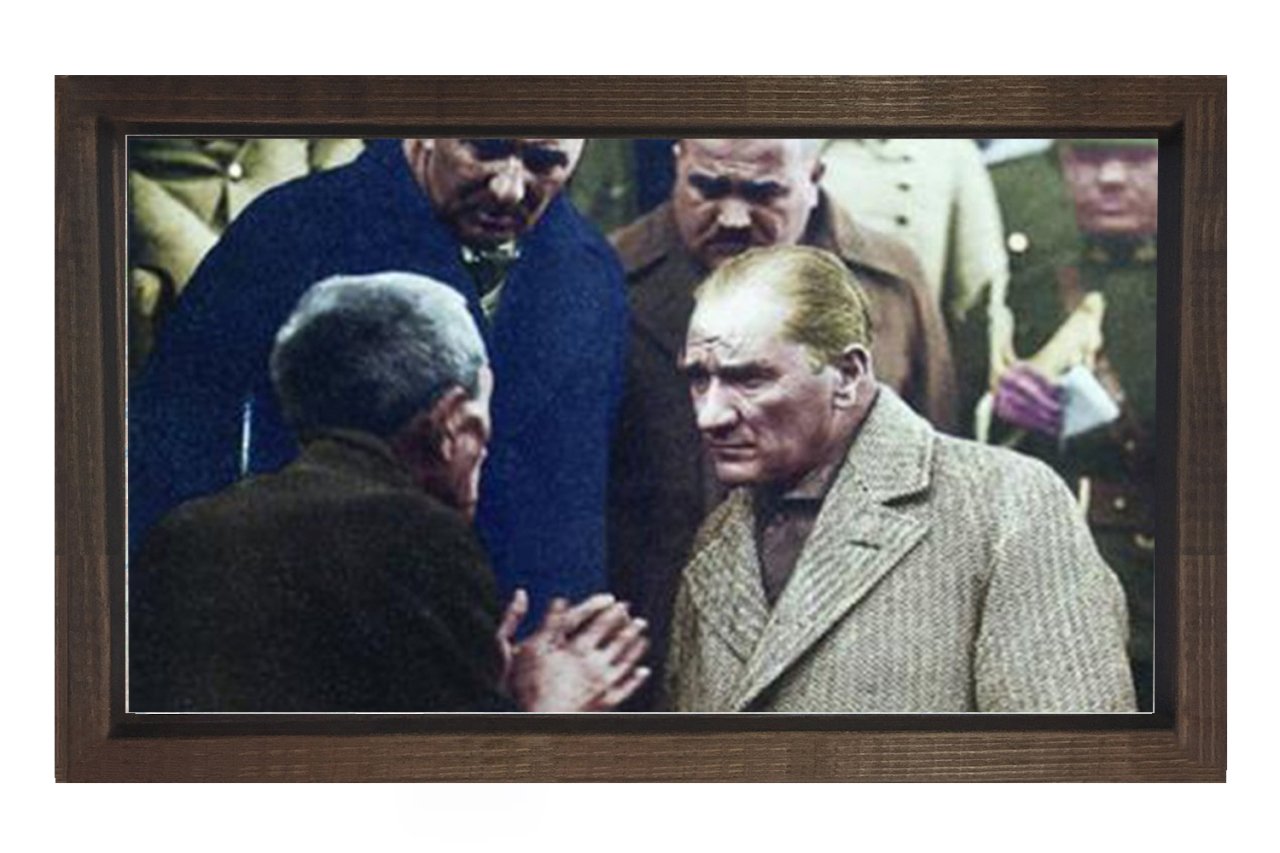 Atatürk Köylüyü Dinlerken Tablosu Kahverengi Ahşap - 50x90