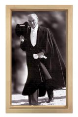 Atatürk  Siyah Beyaz Şapkasıyla Tablosu Naturel Ahşap - 100x200