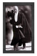 Atatürk  Siyah Beyaz Şapkasıyla Tablosu Siyah Ahşap - 50x90