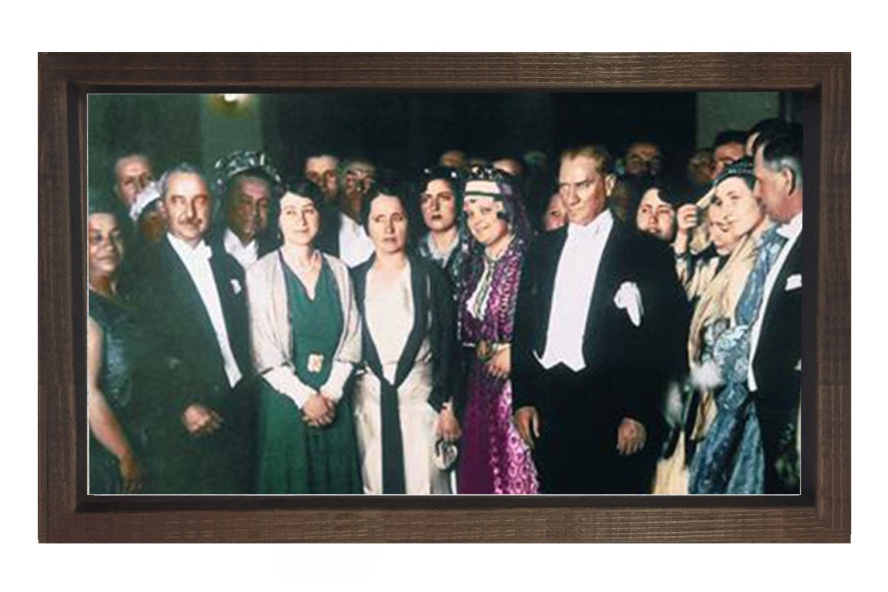 Atatürk ve Balo Tablosu Kahverengi Ahşap - 50x70