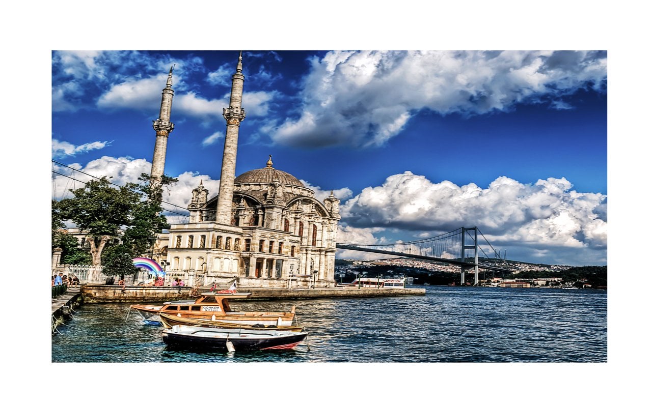 Ortaköy Camii ve Bulutlar Tablosu Çerçevesiz - 100x150