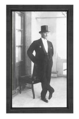 Şapka Ve Takım Elbise Atatürk Tablosu Siyah Ahşap - 70x100