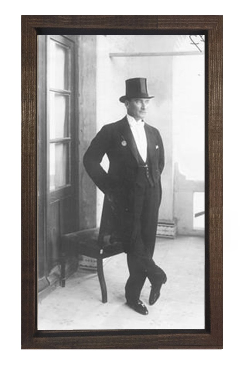 Şapka Ve Takım Elbise Atatürk Tablosu Kahverengi Ahşap - 100x150