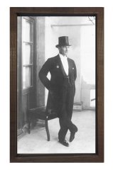 Şapka Ve Takım Elbise Atatürk Tablosu Kahverengi Ahşap - 40x60