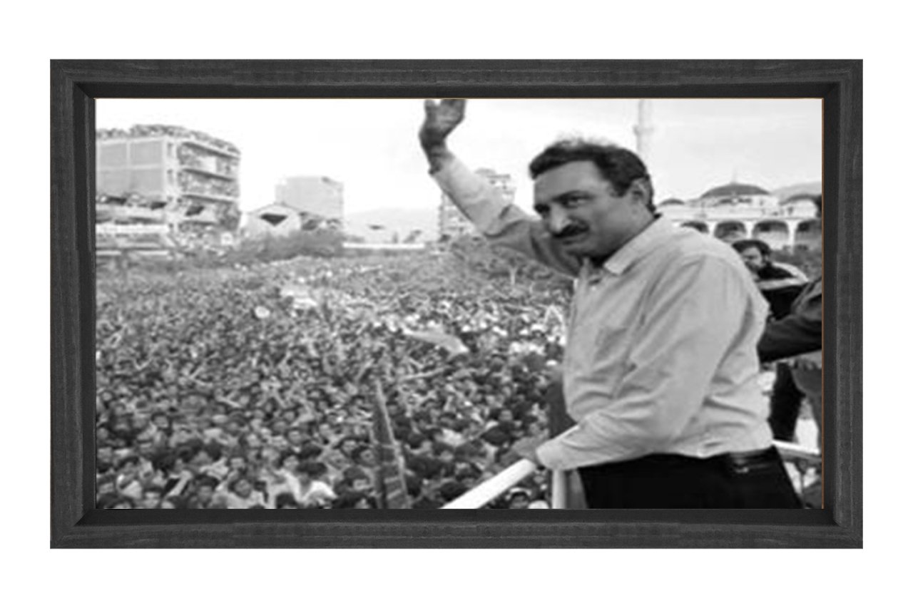 Sayın :Bülent Ecevit Tablosu Siyah Ahşap Çerçeve - 50x70