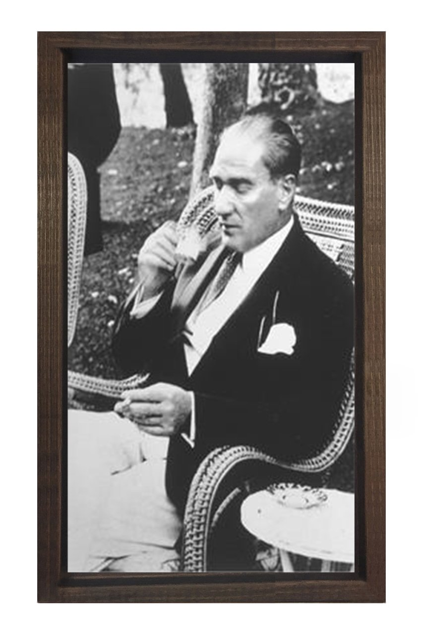 Atatürk Türk kahvesi İçerken Tablosu Kahverengi Ahşap Çerçeve - 70x100