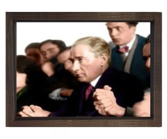 Atatürk Ders dinlerken Kahverengi Ahşap Çerçeve - 100x150