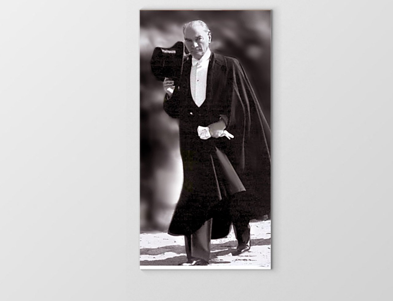 Atatürk  Siyah Beyaz Şapkasıyla Tablosu Çerçevesiz - 100x150
