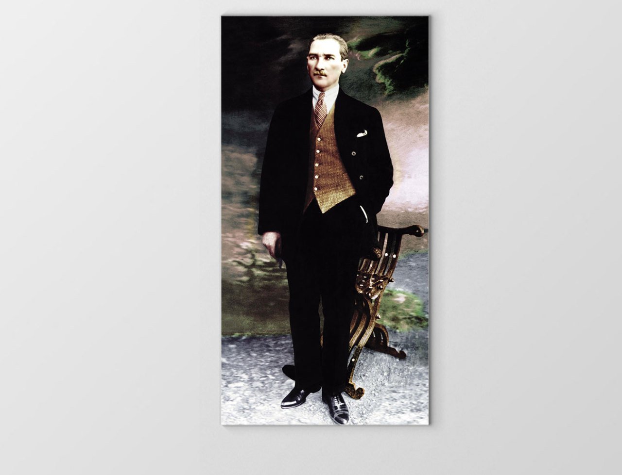 Atatürk Takım Elbisesiyle Tablosu Çerçevesiz - 50x90