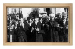 Atatürk Dua ederken Tablo Naturel Ahşap Çerçeve - 100x150