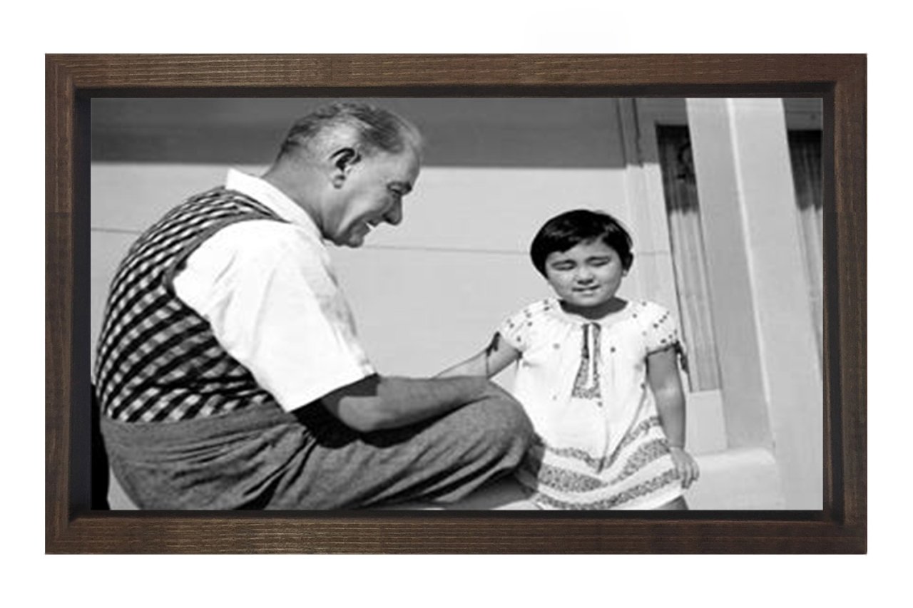 Atatürk ve manevi kızı Ülkü Tablosu Kahverengi Ahşap Çerçeve - 40x60