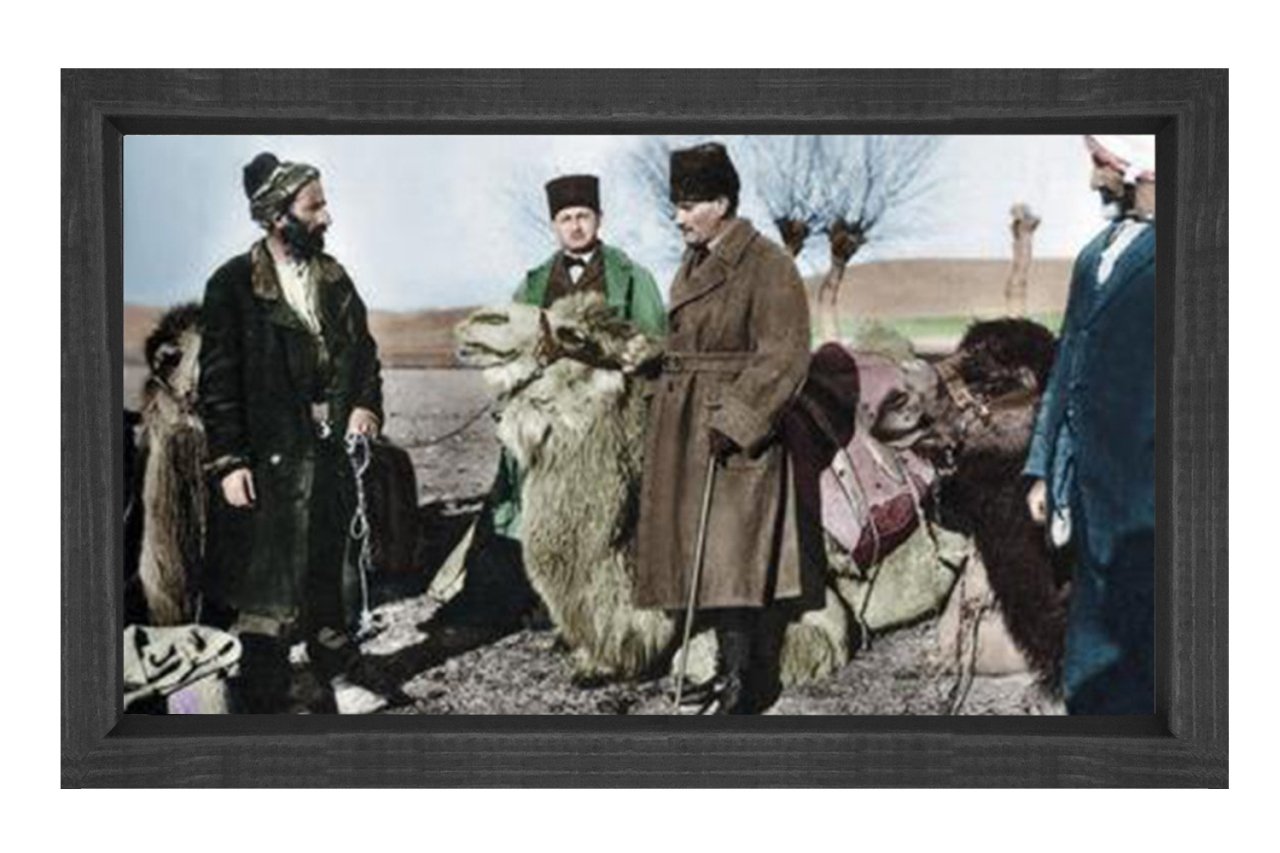 Atatürk Cephede Tablosu Siyah Ahşap - 50x70