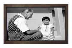 Atatürk ve manevi kızı Ülkü Tablosu Kahverengi Ahşap Çerçeve - 45x30