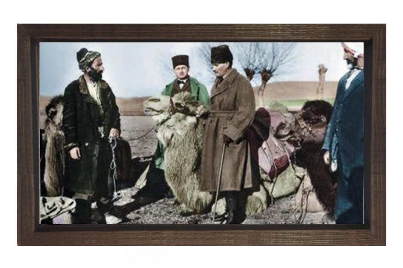 Atatürk Cephede Tablosu Kahverengi Ahşap - 45x30