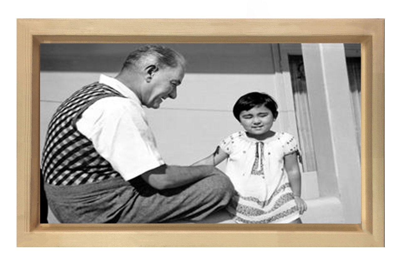 Atatürk ve manevi kızı Ülkü Tablosu Naturel Ahşap Çerçeve - 40x60