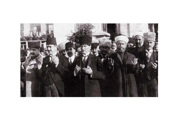 Atatürk Dua ederken Tablo Çerçevesiz - 50x90