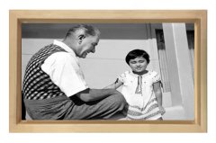Atatürk ve manevi kızı Ülkü Tablosu Naturel Ahşap Çerçeve - 50x90