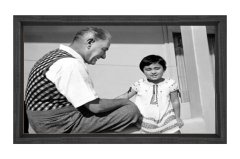 Atatürk ve manevi kızı Ülkü Tablosu Siyah Ahşap Çerçeve - 70x100