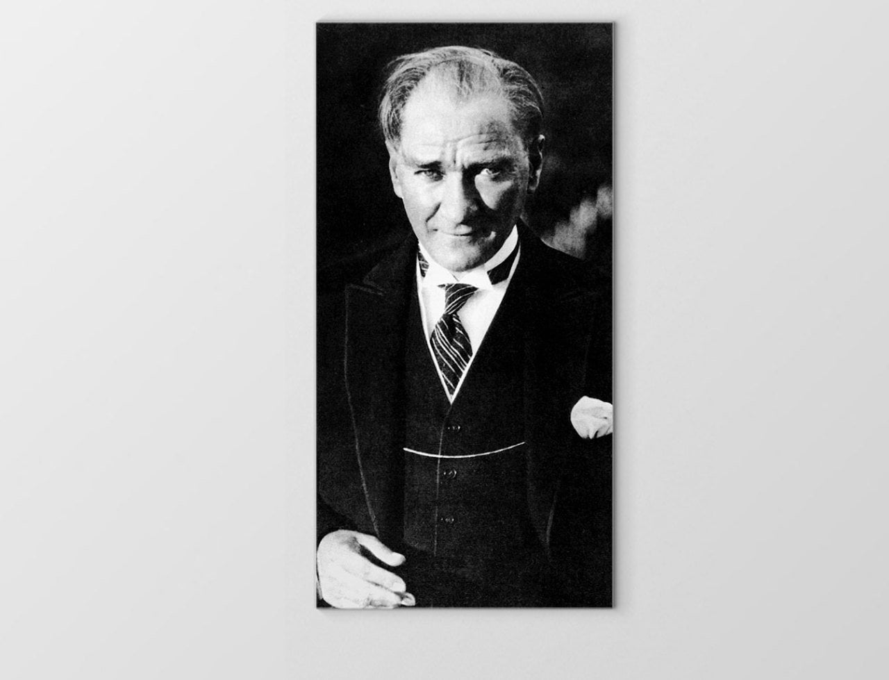 Atatürk-Siyah Beyaz Tablosu Çerçevesiz - 40x60