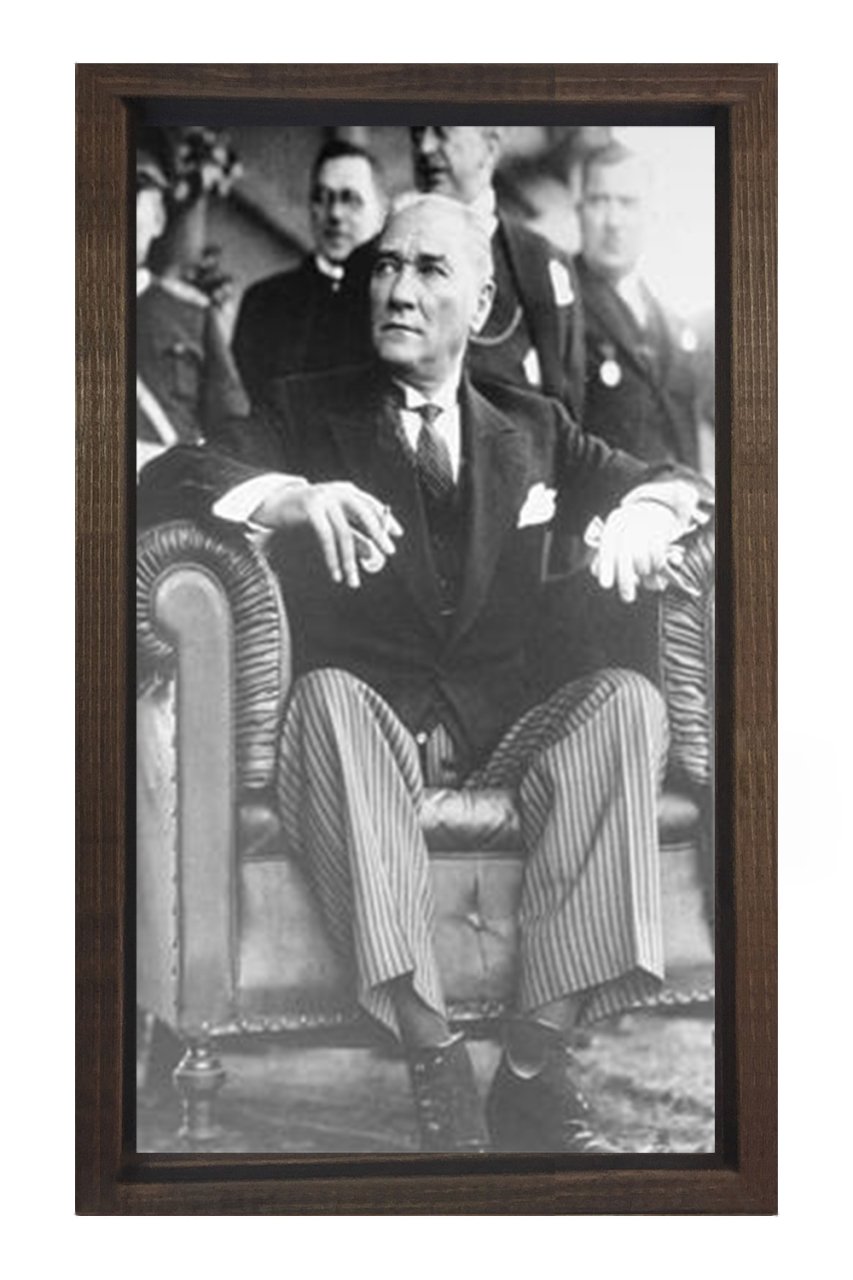Atatürk Sigara İçerken-2 Tablosu Kahverengi Ahşap Çerçeve - 40x60