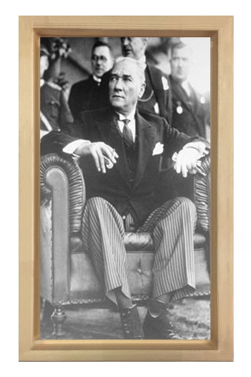 Atatürk Sigara İçerken-2 Tablosu Naturel Ahşap Çerçeve - 50x70