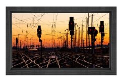 Raylar Tablosu Siyah Ahşap Çerçeve - 100x150