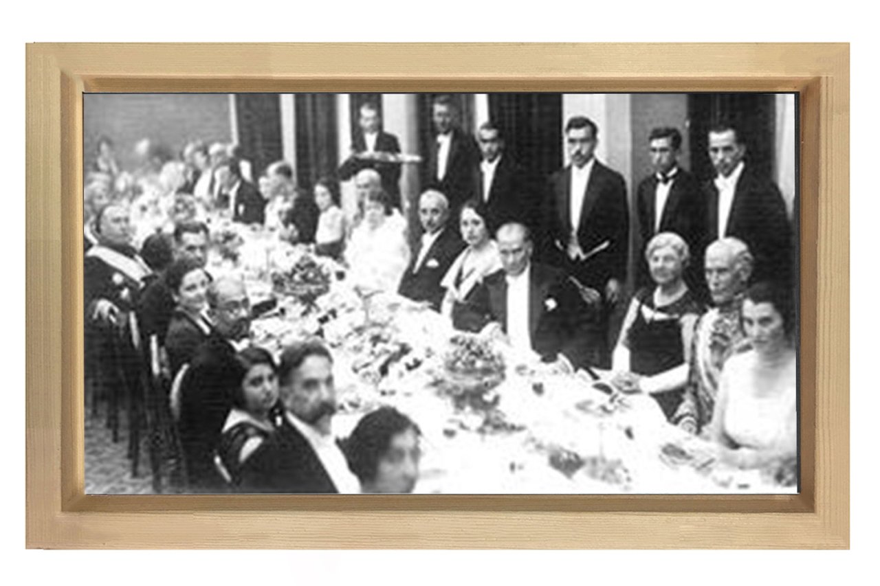 Atatürk ve Yemek Masası Tablosu Naturel Ahşap Çerçeve - 100x200