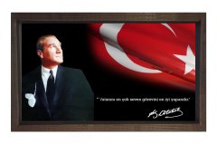 Atatürk ve Bayrak Tablosu Kahverengi Ahşap Çerçeve - 50x70