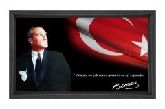 Atatürk ve Bayrak Tablosu Siyah Ahşap Çerçeve - 50x70