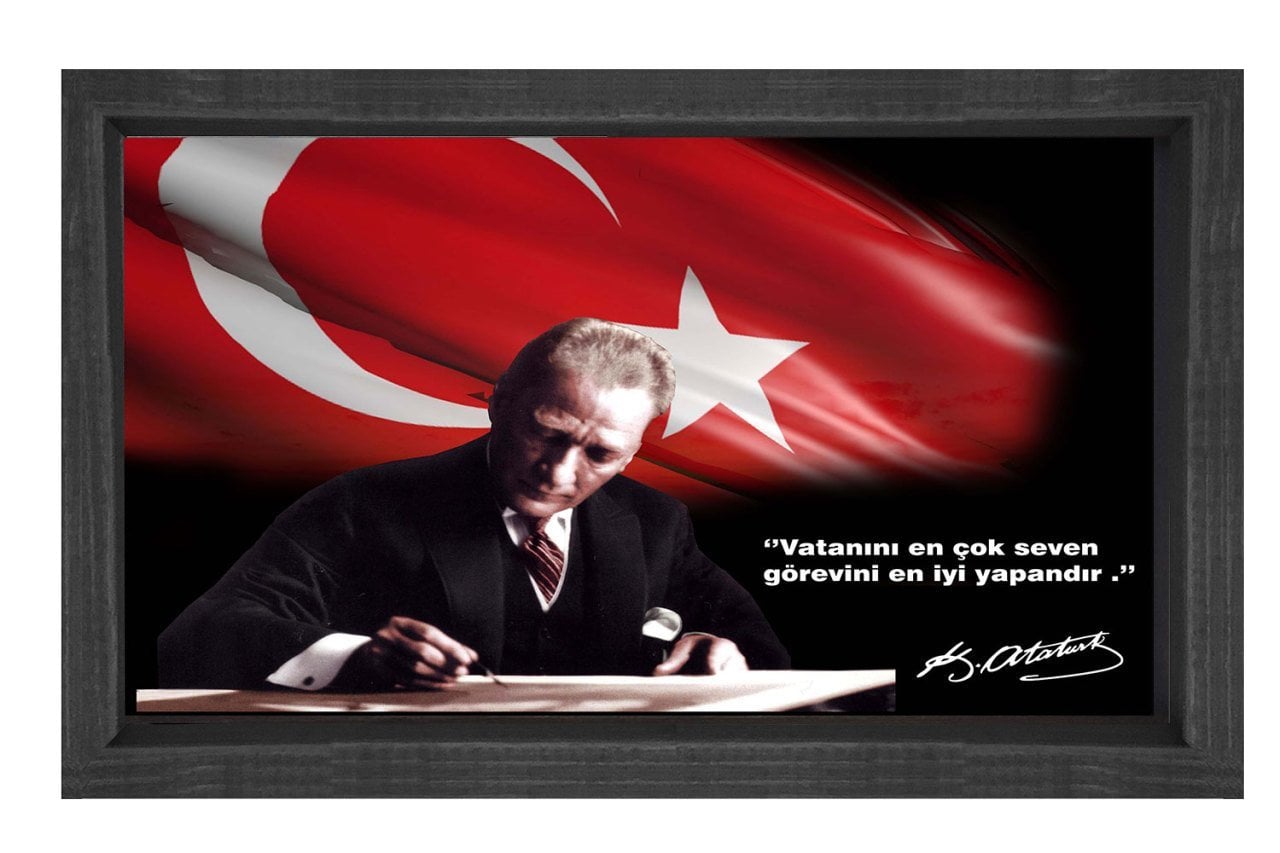 vatanı en çok seven görevini en iyi yapandır Tablosu Siyah Ahşap Çerçeve - 100x150